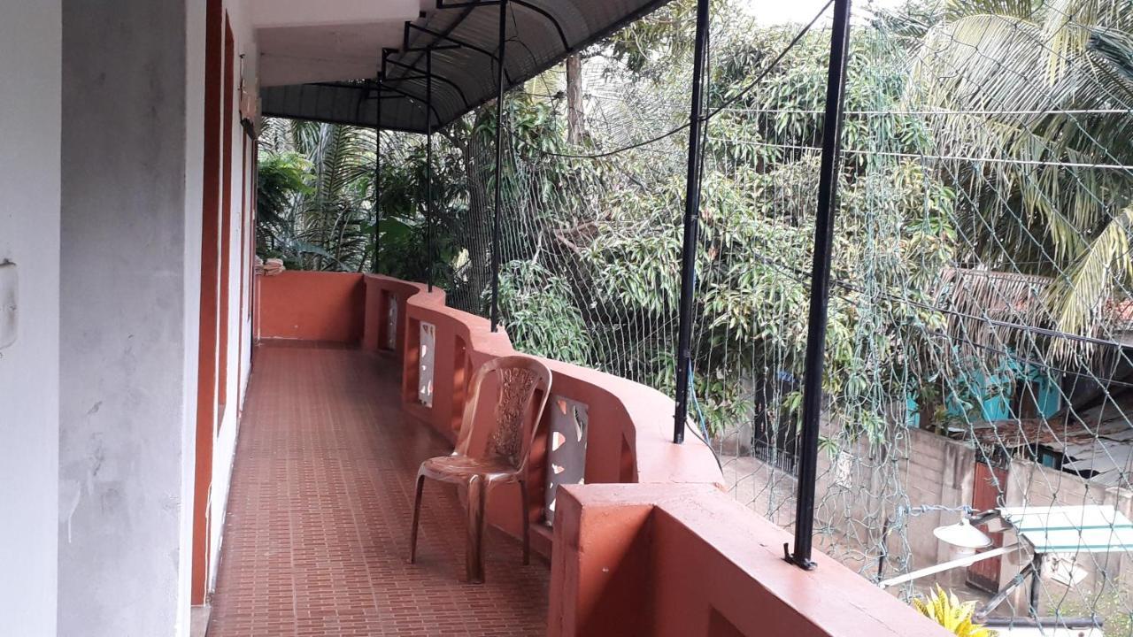 Kunam Beach Rest Inn باتيكالوا الغرفة الصورة
