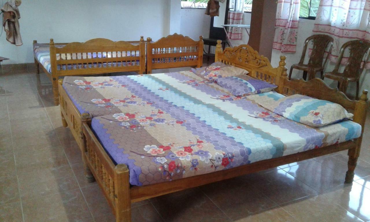 Kunam Beach Rest Inn باتيكالوا الغرفة الصورة