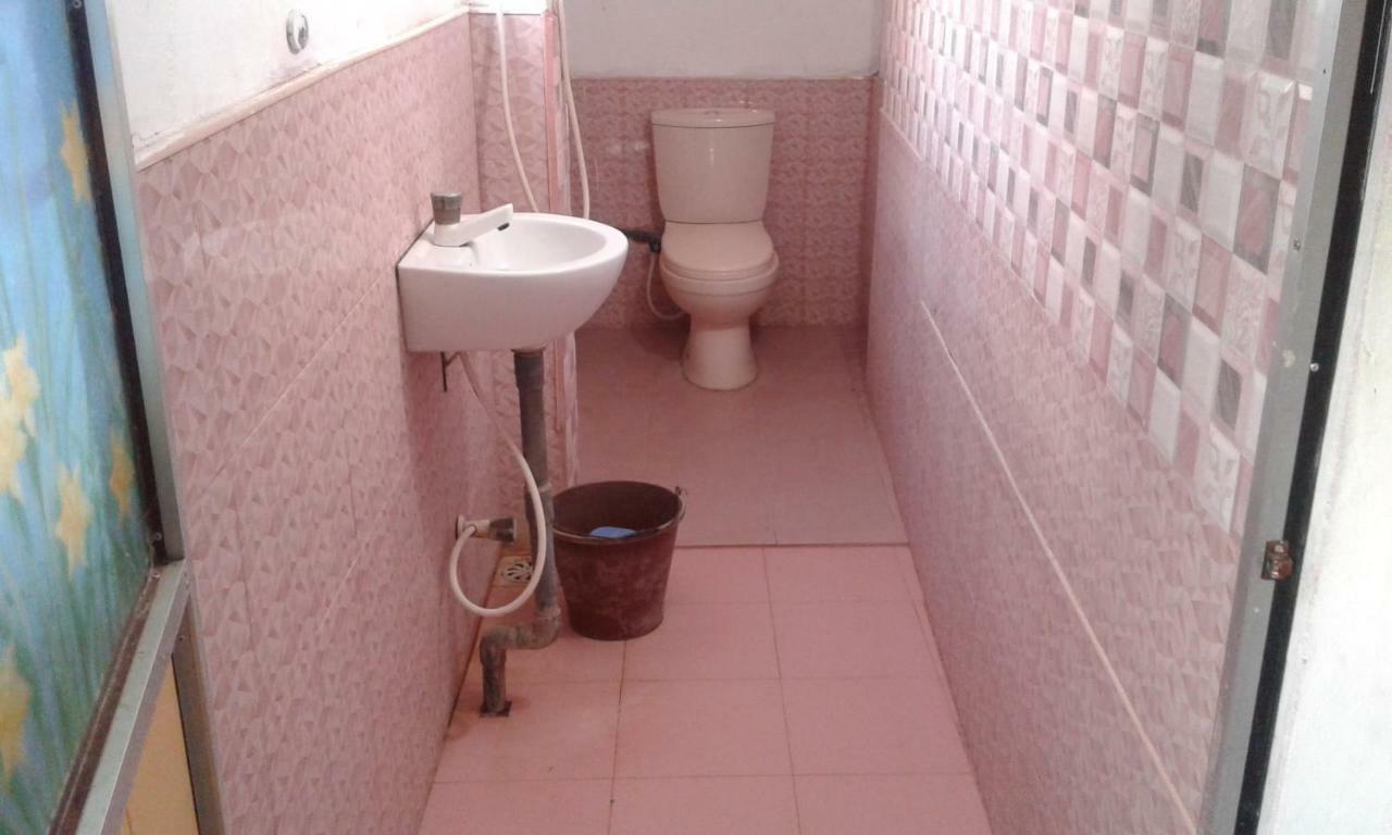 Kunam Beach Rest Inn باتيكالوا الغرفة الصورة